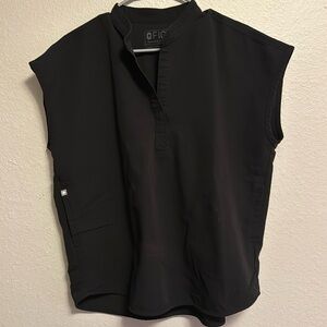 Figs Rafaela oversized, scrub top in black.